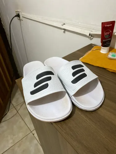 Chinela Branca no Estilo
