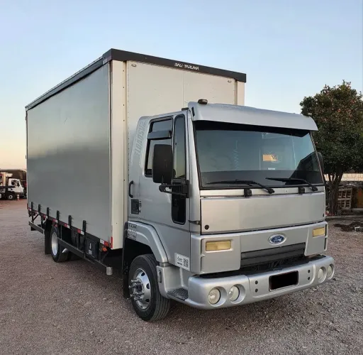 Ford Cargo 712 Baú Sider