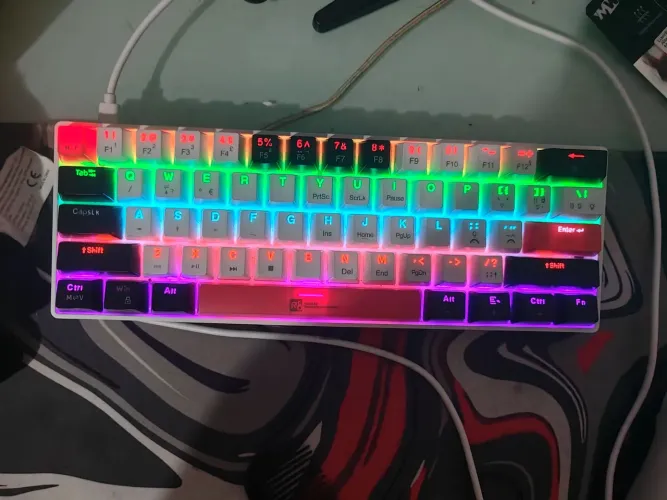 Teclado mecânico branco 60%