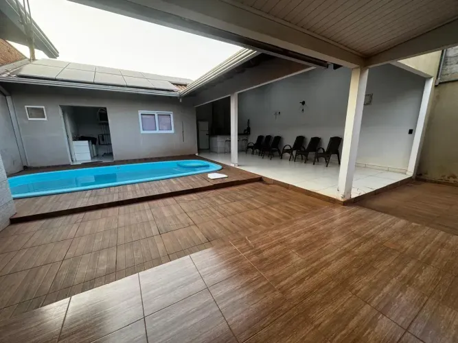 Casa com piscina á venda no bairro Nova Esperança em Cuiabá