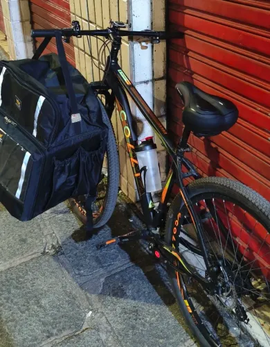 Bag de entregador com isopo