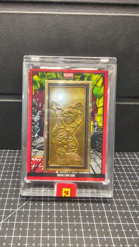 Card Hulk Medallion Dourado - Panini Marvel Anthology