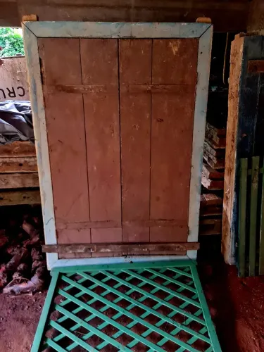 Janelas/Portas centenárias demolição. 