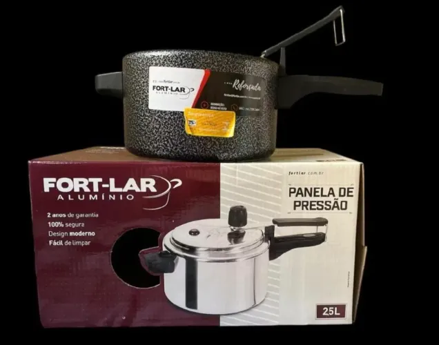 Panela de pressão preta craqueado