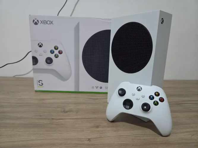 Xbox Series S 512GB + Controle Original + Kit Duracell | Impecável