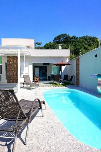 Casa à Venda na praia do Massaguaçu em Caraguatatuba