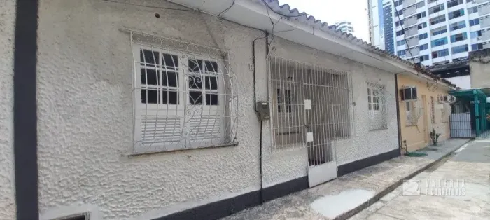 CASA EM VILA NA AV. NAZARÉ COM 02 QUARTOS