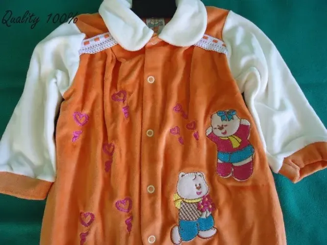 Macacão Bebê cor Laranja super barato em Plush bem fofinho novo mas guardado a tempo ofert