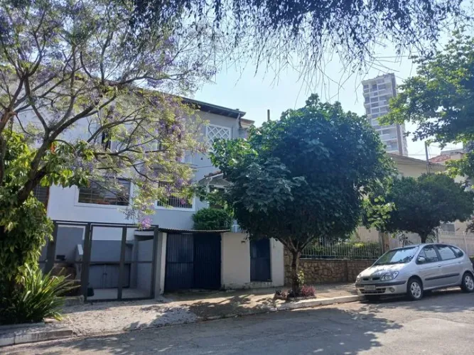 Casa com 2 Quarto(s) e 1 banheiro(s) para Alugar, 208 m² por R$ 7500 / Mês