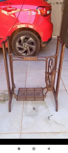 Vendo pé de máquina Singer antigo em perfeito estado de conservação
