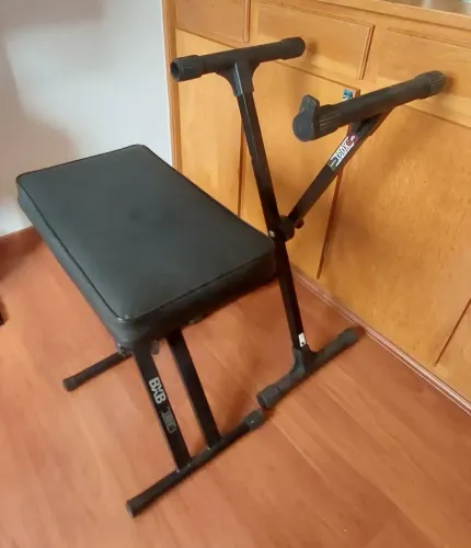 Banco e suporte de piano