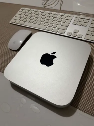 Mac Mini M1 (2020) - 8GB RAM / 256GB SSD + Mouse/Teclado