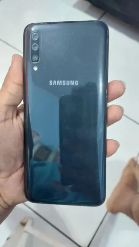 SAMSUNG GALAXY A70