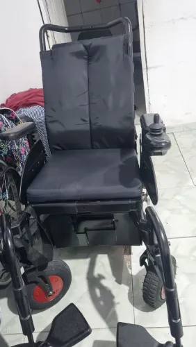 Vendo cadeira de rodas eletrica ortobok B400 usada mais muito forte 