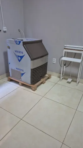 Máquina de Gelo Industrial IMPOMAC + Seladora - Excelente estado
