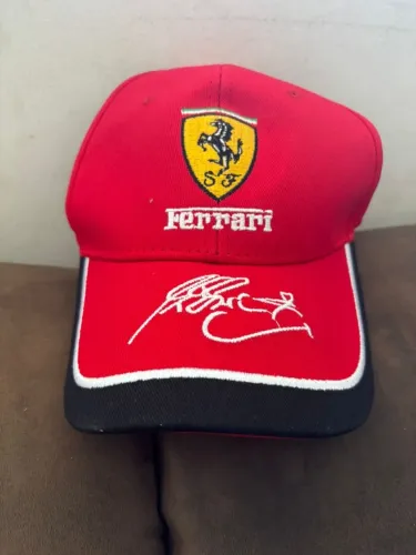 Boné Ferrari