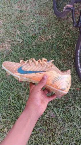 Chuteira Nike campo mercurial