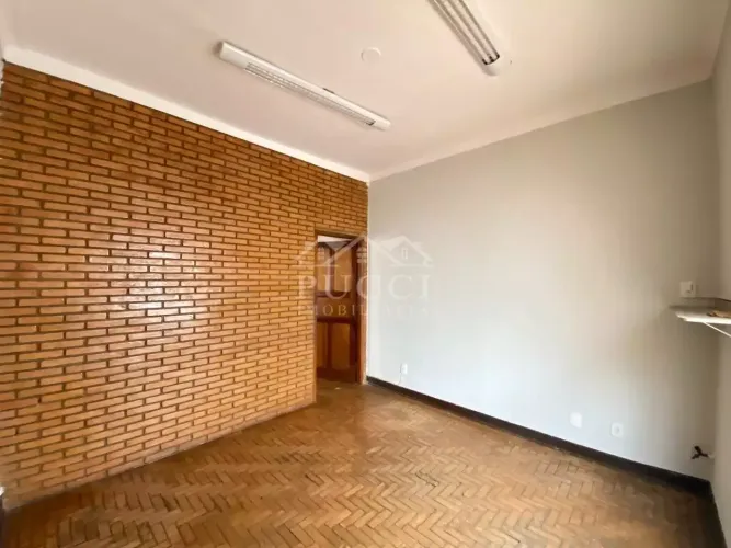 Aluga-se sala comercial no Centro
