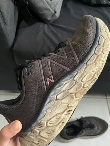 Tênis New Balance More V4 - Usado