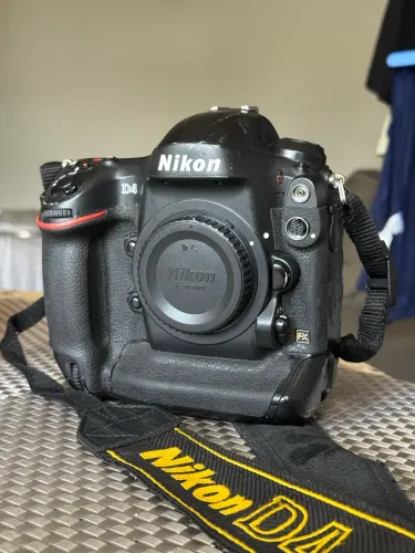 Nikon D4