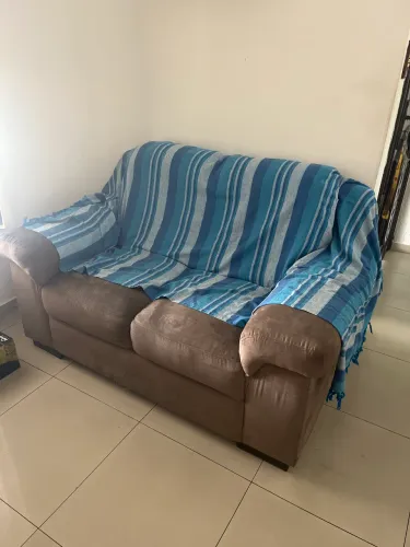 Sofá dois lugares marrom