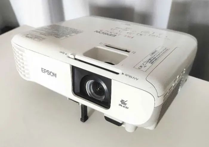Projetor Epson modelo H842A