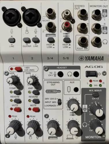 MIXER / INTERFACE YAMAHA AG 06 MK2 BRANCO