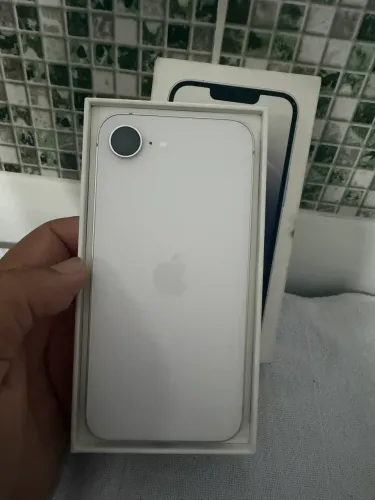 Vende-se iPhone 16e novo bateria 96% valor $2700