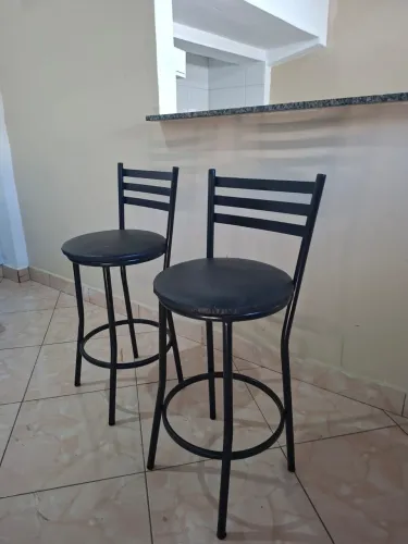 Banqueta preta alta 