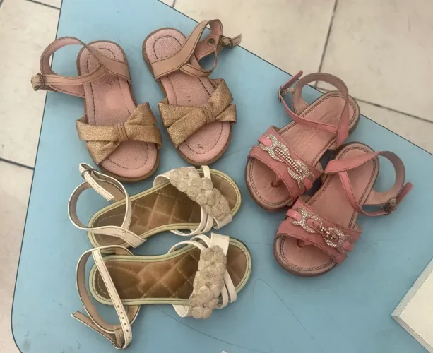 Sandália infantil menina usados tamanho 24