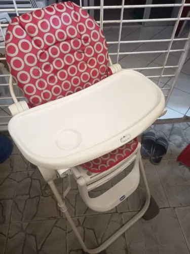 Cadeira de alimentação infantil