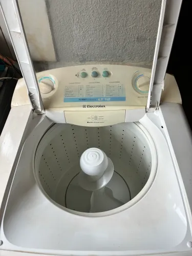 Máquina de lavar Electrolux 12KG modelo Turbo Limpeza LT12