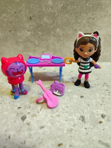 Boneca Gabbys Dollhouse Gabby E Dj Risonho- Kitty Karaoke - casa da Gabby