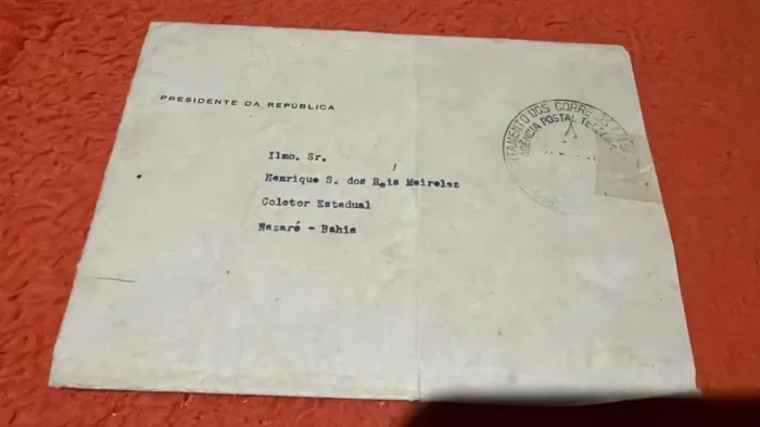 Carta manuscrita de 1961 atribuída a Juscelino Kubitschek + envelope