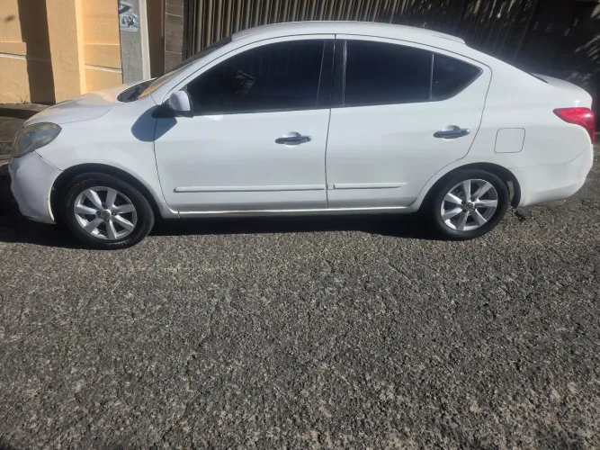 Nissan Versa SL 1.6 16V Flex Fuel 4P Mec. 2013