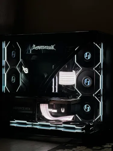 Gabinete Lian Li 011 Vision (SOMENTE O GABINETE)