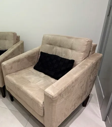 Poltrona em Camurça Muito Confortável