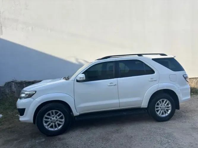 Toyota Hilux SW4 SRV D4-d 4X4 3.0 TDI Dies. AUT 2013