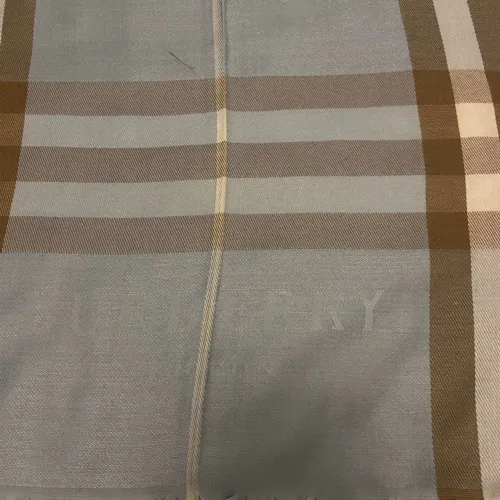 Lenço echarpe xale azul claro xadrez estilo Burberry britânico