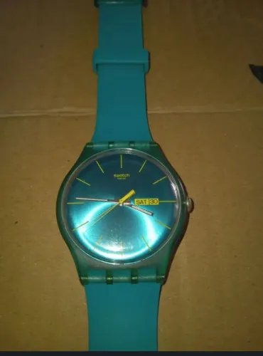 relógio Swatch modelo Turquoise Rebel SUOL700. LEIA O ANÚNCIO