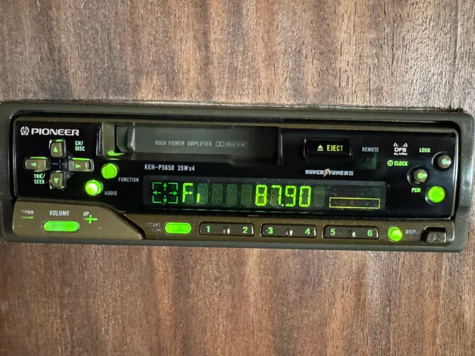 Toca fita rádio e com Bluetooth pioneer keh-5650 na promoção 