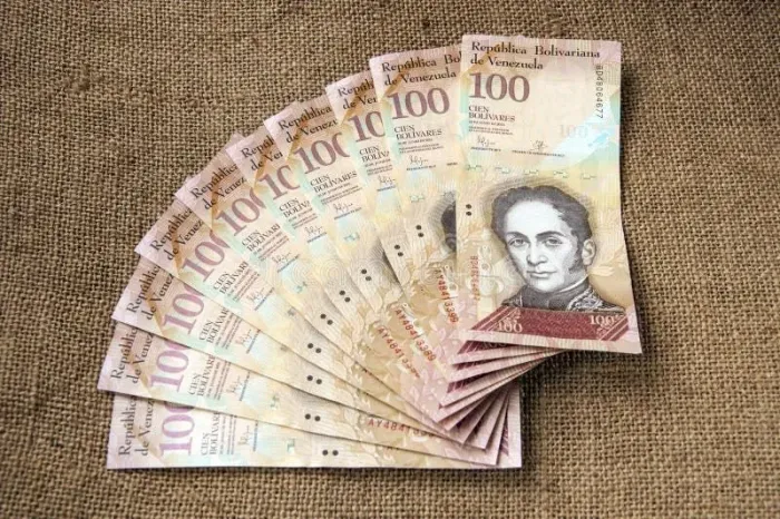 Vendo notas de 100 bolívares novas entrego
