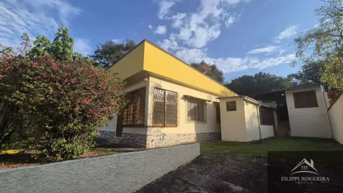 Oportunidade de investimento! Propriedade com 8 quartos sendo 6 suítes, lazer completo em