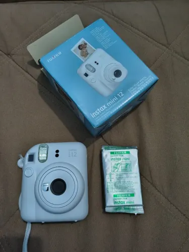 câmera Polaroid Instax mini 12 