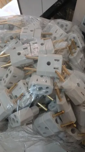 Adaptador para tomada (R$ 1,00)