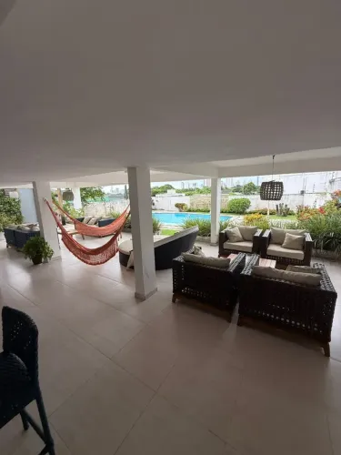Alugo casa mobiliada com 1° andar, piscina, espaço gourmet e 4 quartos a 5 minutos da Av.