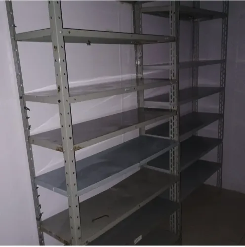 Estante de ferro com 5 prateleiras