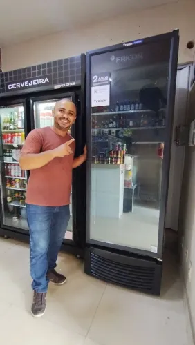 REFRIGERADOR VERTICAL 569 LITROS TOTAL BLACK FRICON