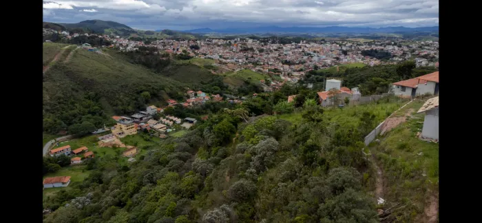 Terreno com vista permanente para a cidade - Ideal para Chalés