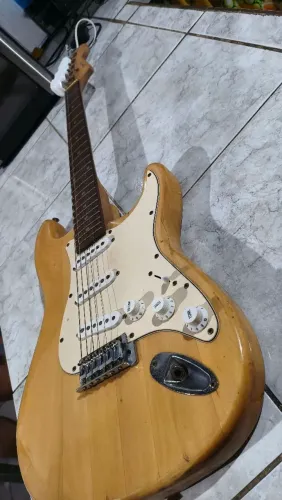 Guitarra Finch Stratocaster